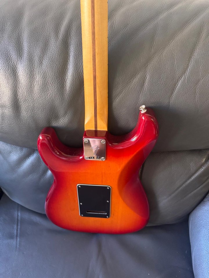 Fender Stratocaster Player Cherryburst.