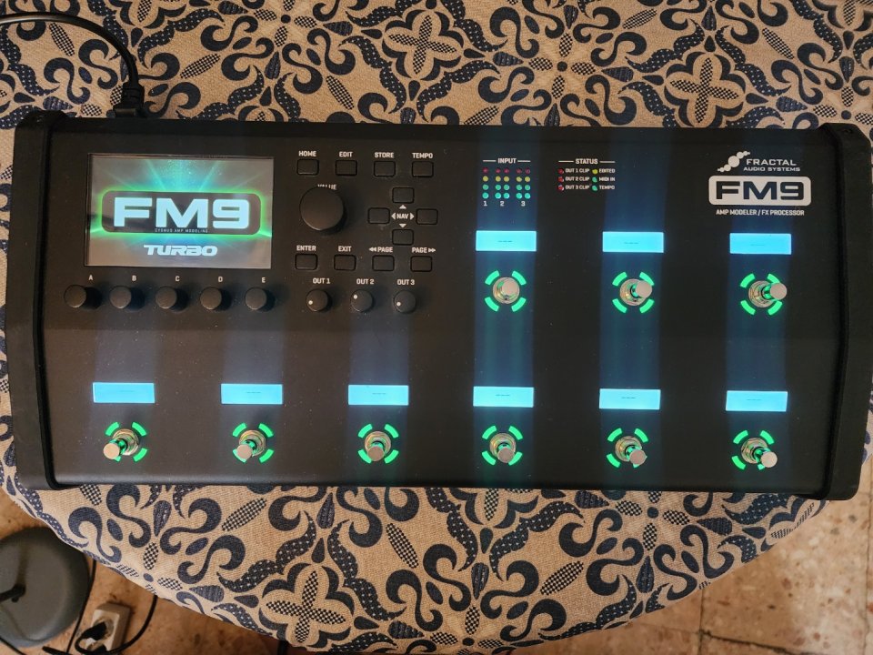 Fractal Audio FM9 Turbo + Cab packs & IRs extra de segunda mano · Foto 1 de 8 · Madrid · 1600 €