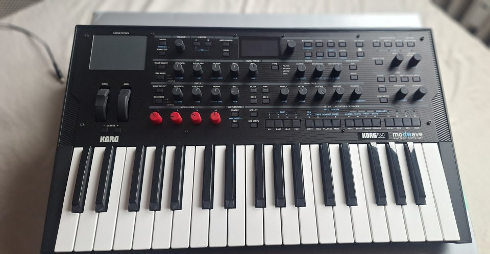 Korg Modwave de segunda mano · Foto 1 de 6 · Asturias · 340 €