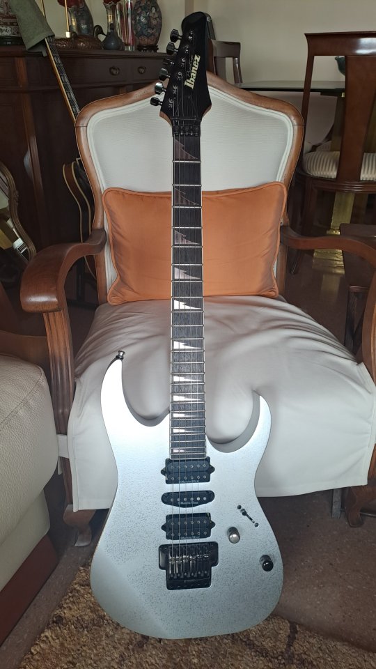 Ibanez RG Prestige con Bloque FU-Tone de Latón Macizo
