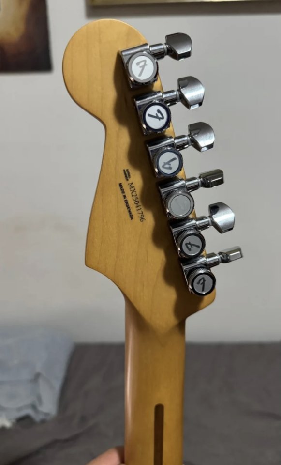 Vendo o Cambio FENDER PLAYER II MODIFIED STRATOCASTER HSS MN DUSK