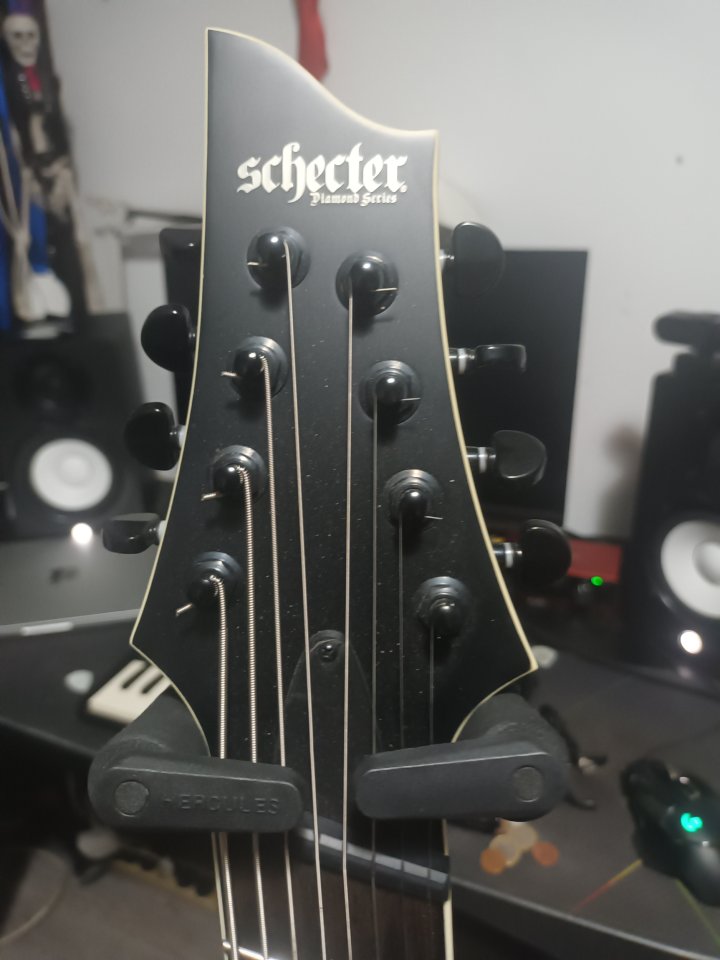 Schecter Evil Twin 8 cuerdas de segunda mano · Foto 3 de 6 · Badajoz · 1800 €