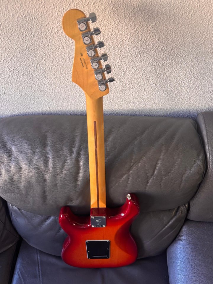 Fender Stratocaster Player Cherryburst.