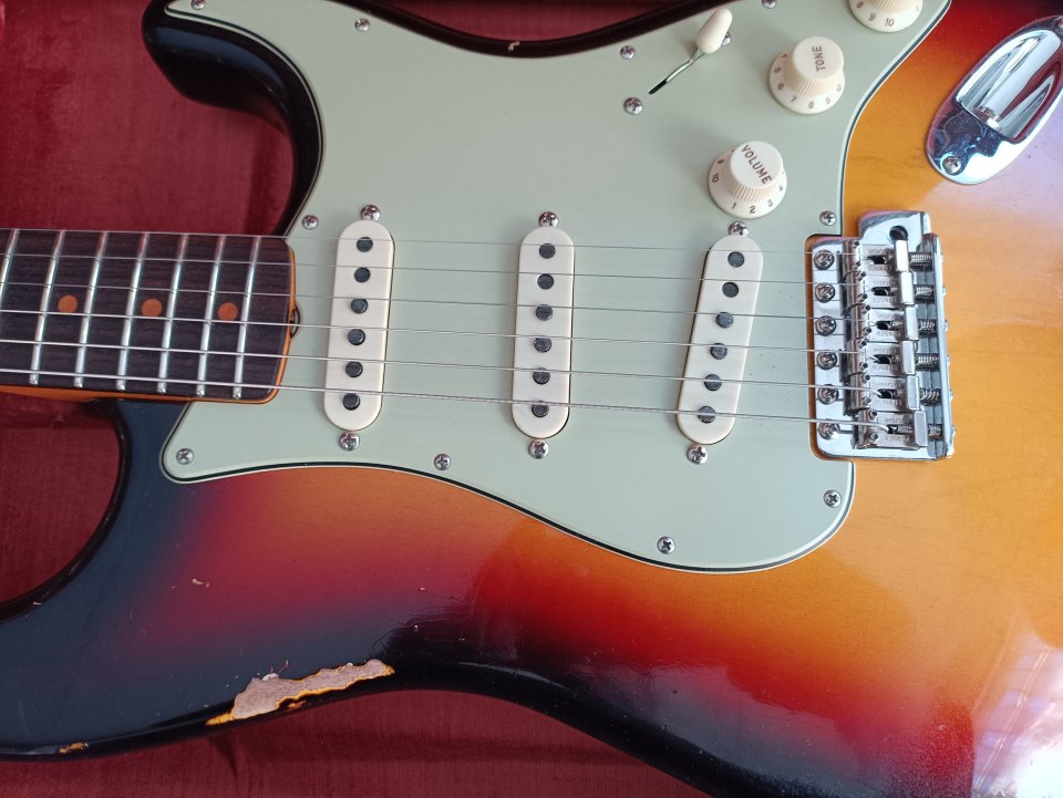 Fender stratocaster sunburts custom shop relic 62