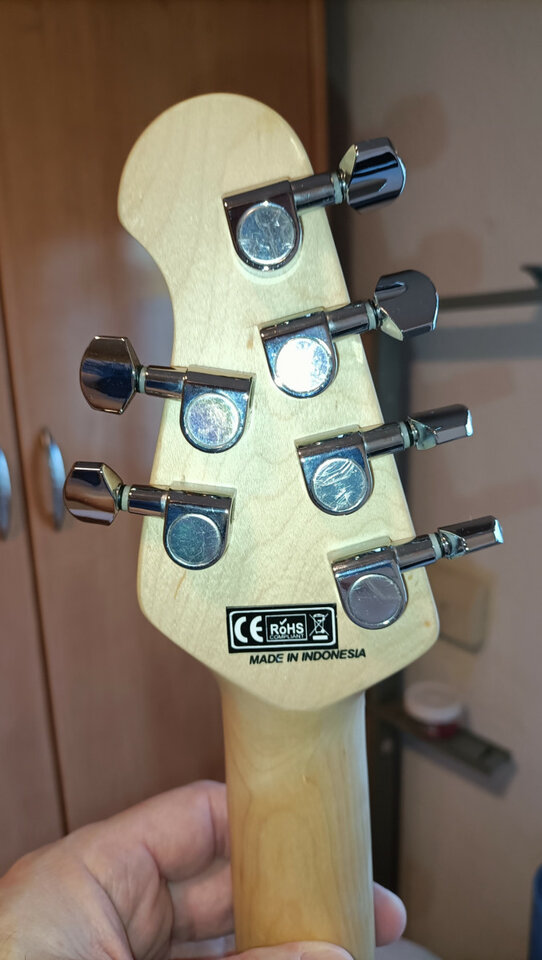 Sterling Cutlass CT30 SSS