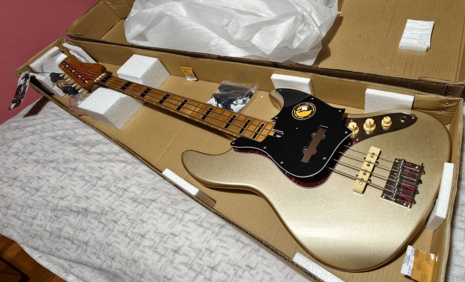 Sire Marcus Miller V5 Champagne Gold con extras