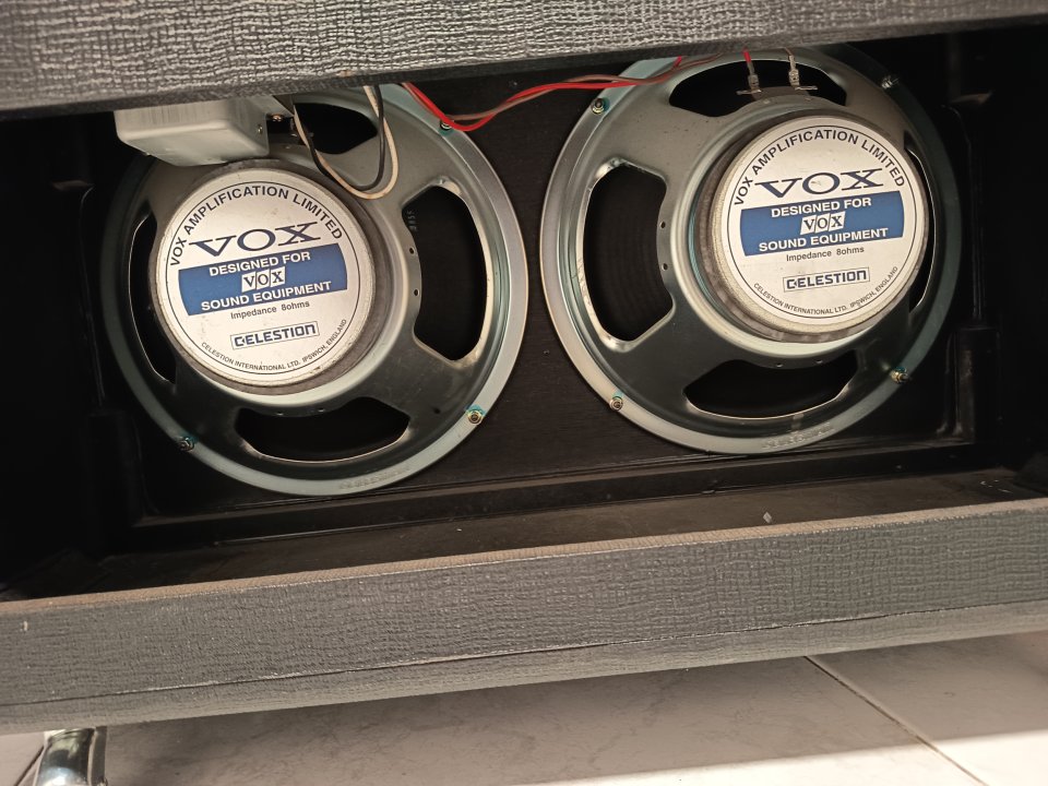 VOX Valvetronix AD120 VT 2x60 Watt, 2x12" estereo