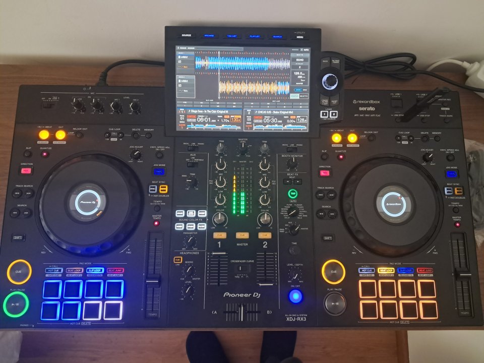 Pioneer XDJ-RX3 + UDG Creator  XDJ-RX3 + Cascos SENNHEISER HD 25 LIGHT