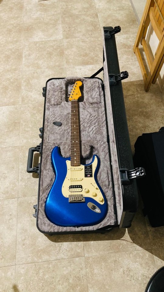 Fender American Ultra Stratocaster HSS de segunda mano · Foto 2 de 9 · Cáceres · 2000 €