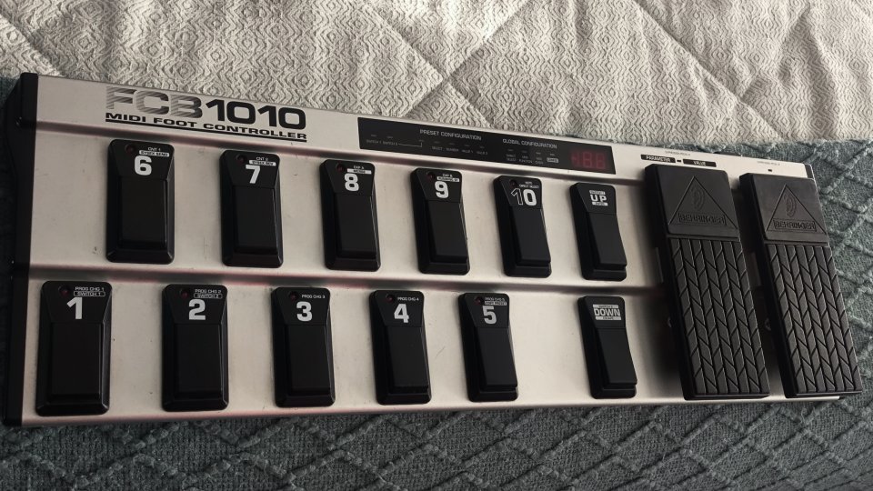 Behringer FCB 1010