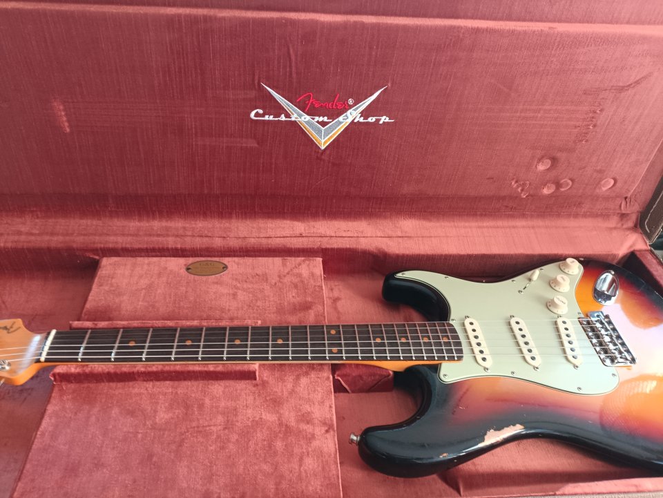 Fender stratocaster sunburts custom shop relic 62