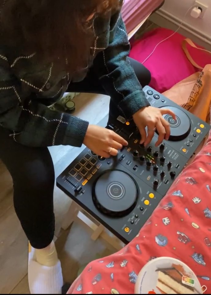 Controladora Pioneer DJ DDJ-FLX4 – Como Nueva (Solo 2 semanas de uso) de segunda mano · Foto 1 de 7 · Madrid · 285 €