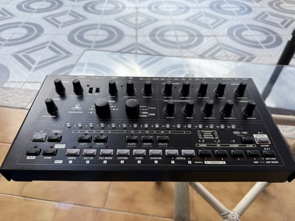 Abstrakt Instruments Avalon Bassline