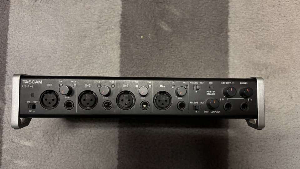 Tascam US-4x4 Interfaz de Audio