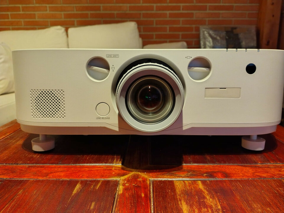 Proyector Led NEC PA722X sin usoo