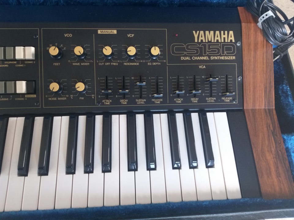 Sintetizador vintage Yamaha cs15d