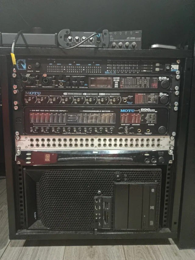 Lote MOTU PCI-424 + 2408 + 828 mkII + 8pre - 24 canales de segunda mano · Foto 1 de 3 · Córdoba · 700 €