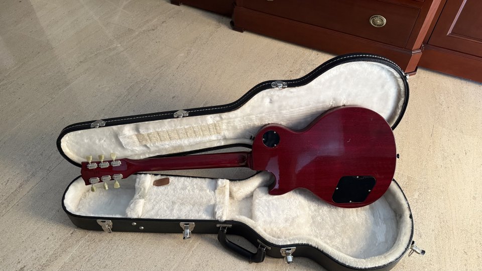 Gibson Les Paul Studio y Marshall MG 30FX