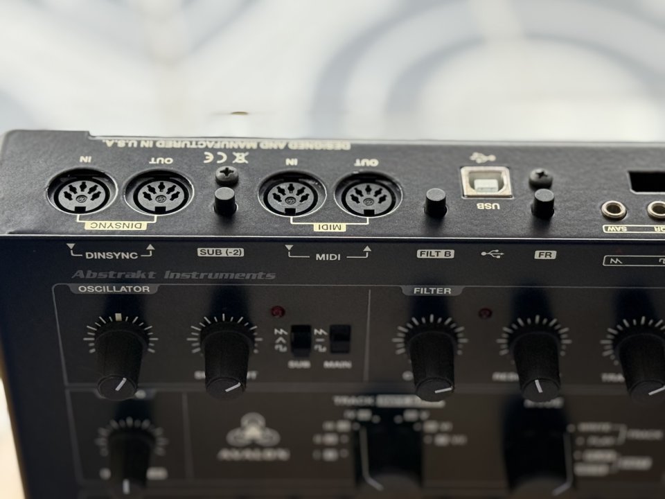 Abstrakt Instruments Avalon Bassline