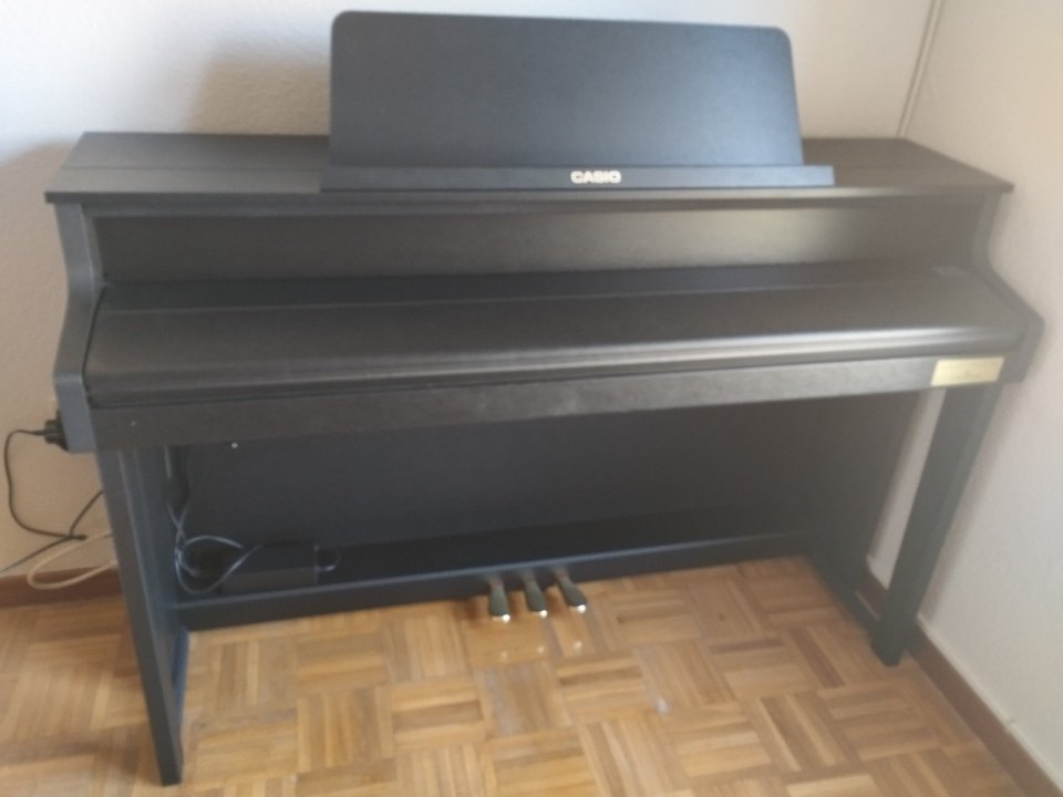 Piano digital híbrido de segunda mano · Foto 3 de 5 · Madrid · 2100 €