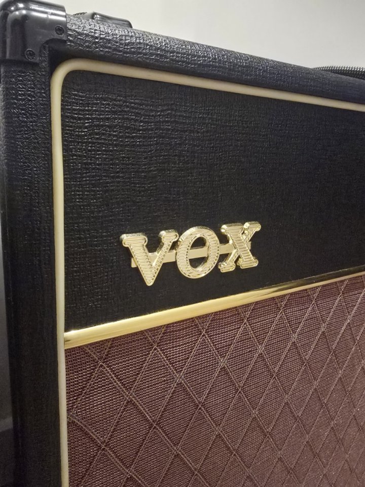 VOX AC30CC2X – 2x Celestion Alnico Blue – AC30 válvulas de segunda mano · Foto 2 de 7 · Madrid · 1100 €