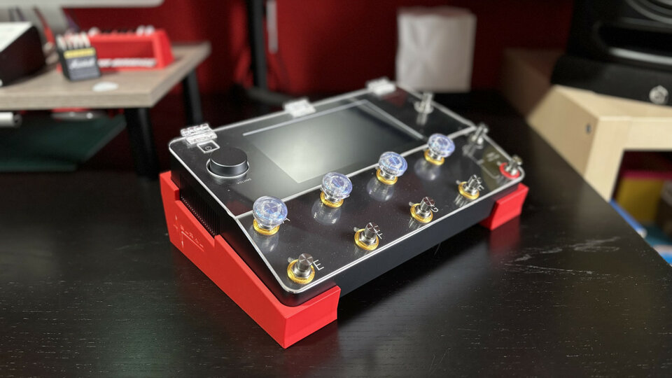 Stand con logo Quad Cortex