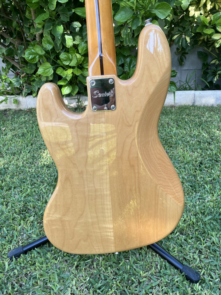 Bajo Squier Jazz Bass