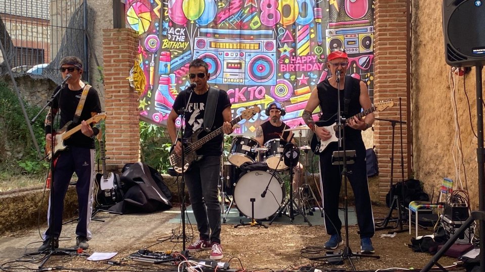 Se busca bajista sin pretensiones