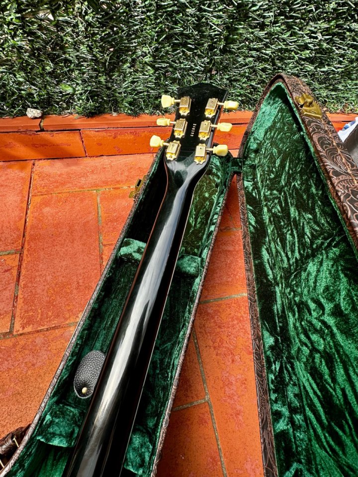 Maybach Lester Black Velvet 57