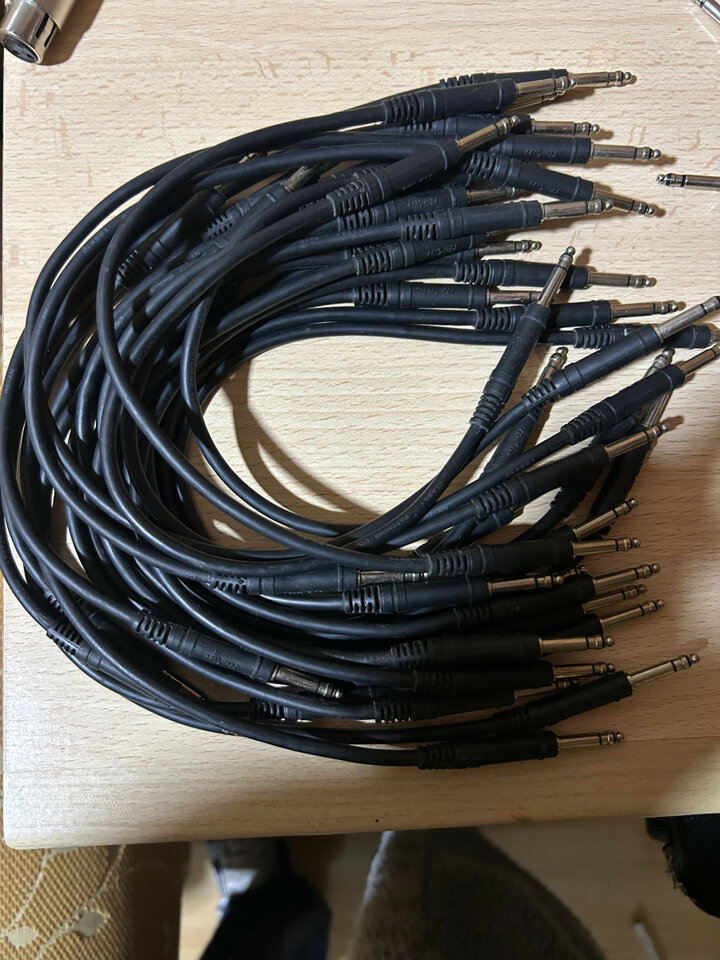 Cableado, conectores y adaptadores