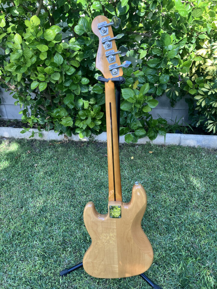 Bajo Squier Jazz Bass