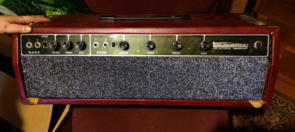 Guitarras variadas, amplis, etc (y más material que se puede ver en hispasonic)