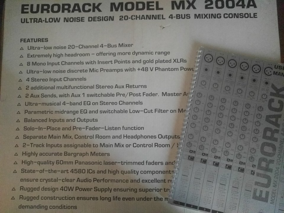 Behringer MX2004A