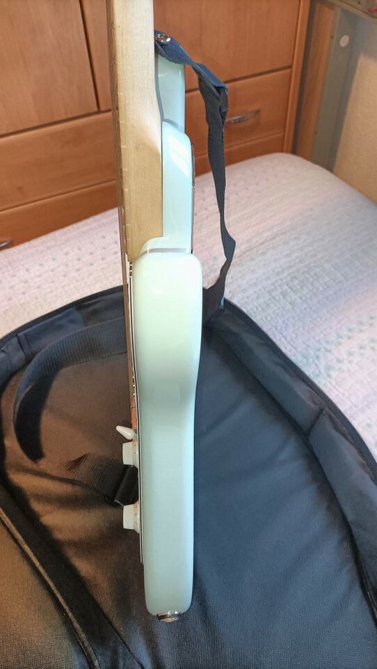 Sterling Cutlass CT30 SSS