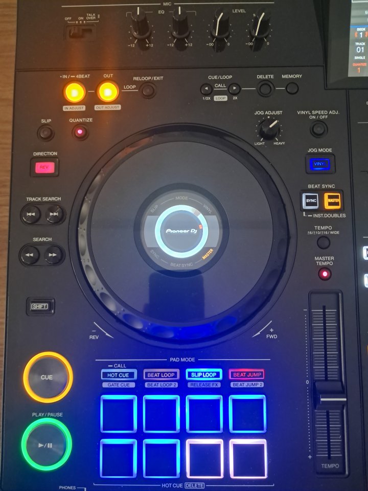 Pioneer XDJ-RX3 + UDG Creator  XDJ-RX3 + Cascos SENNHEISER HD 25 LIGHT