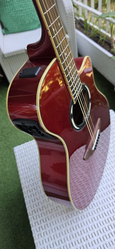 Guitarra Electroacústica Yamaha de segunda mano · Foto 9 de 10 · Madrid · 180 €