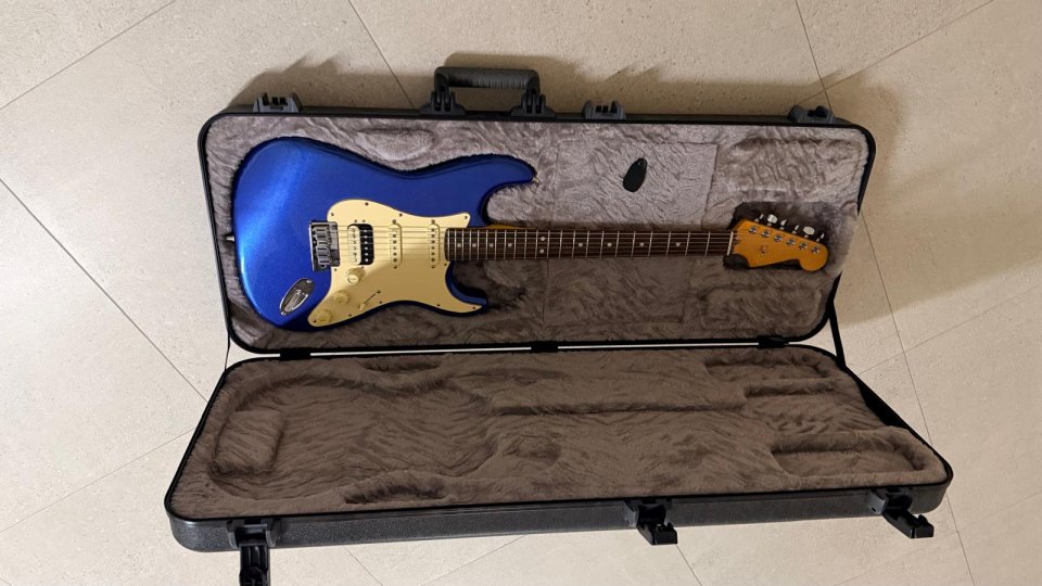 Fender American Ultra Stratocaster HSS de segunda mano · Foto 3 de 9 · Cáceres · 2000 €