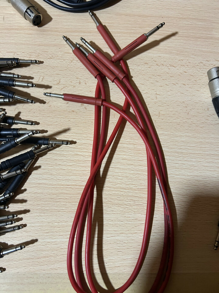 Cableado, conectores y adaptadores