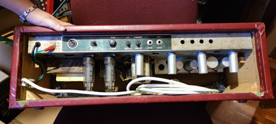 Guitarras variadas, amplis, etc (y más material que se puede ver en hispasonic)