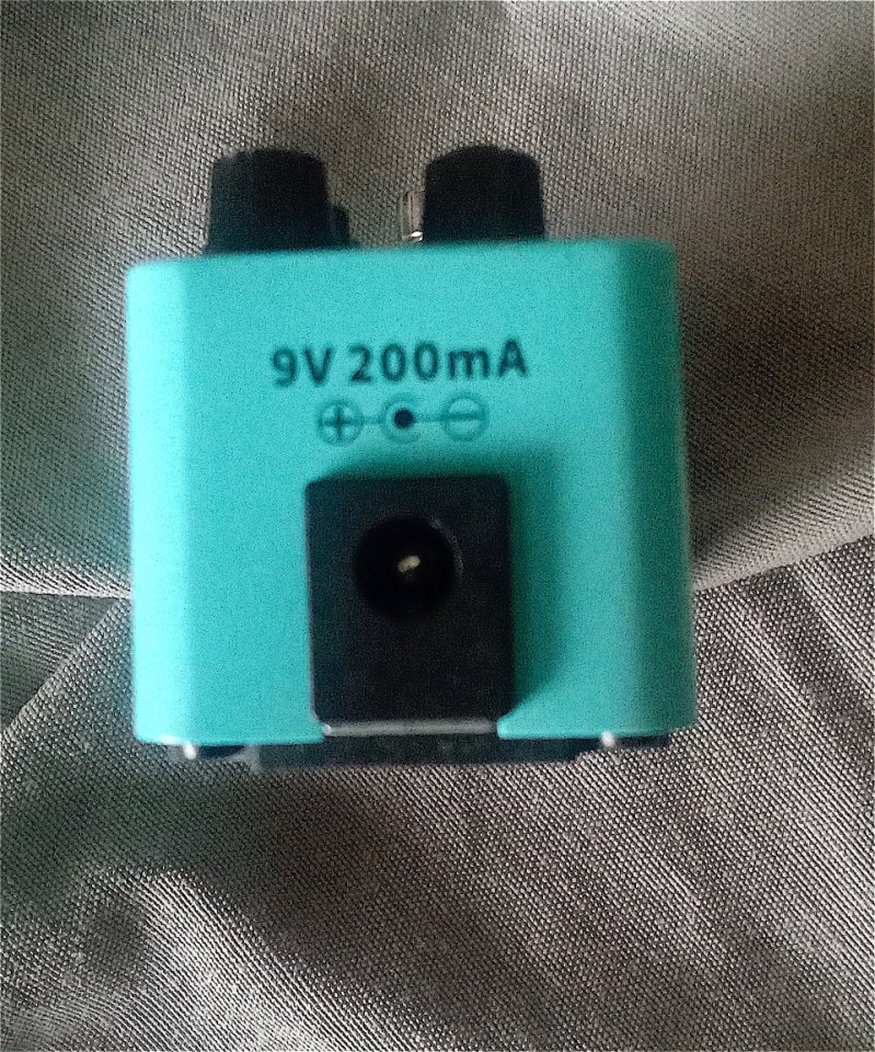 MOOER E7 (pedal sintetizador polifónico)