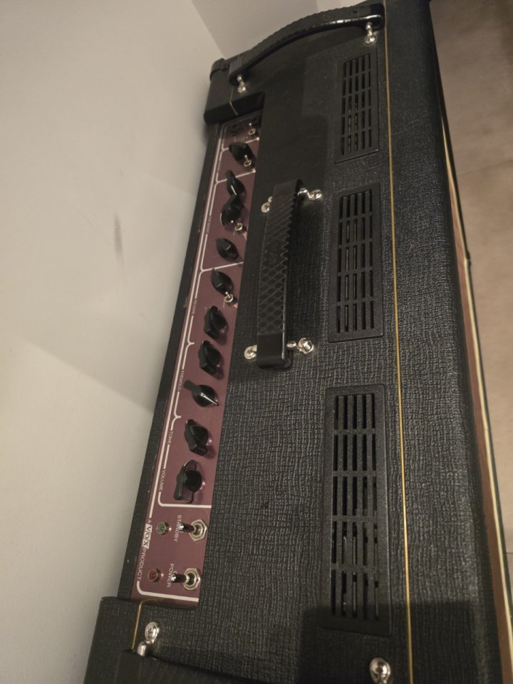 VOX AC30CC2X – 2x Celestion Alnico Blue – AC30 válvulas de segunda mano · Foto 7 de 7 · Madrid · 1100 €