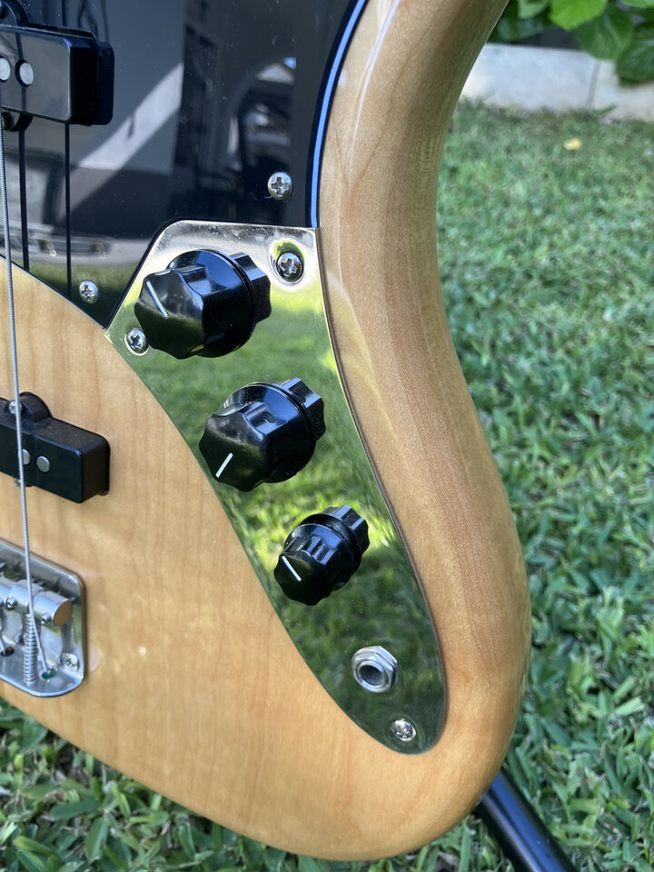 Bajo Squier Jazz Bass