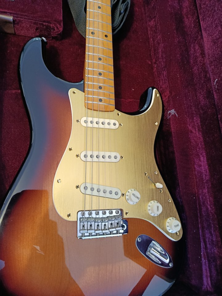 Fender stratocaster classic 50 de segunda mano · Foto 8 de 9 · Cantabria · 650 €