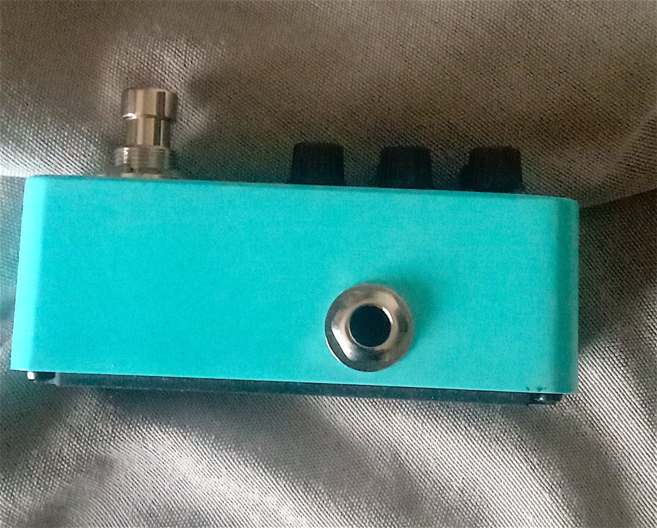 MOOER E7 (pedal sintetizador polifónico)