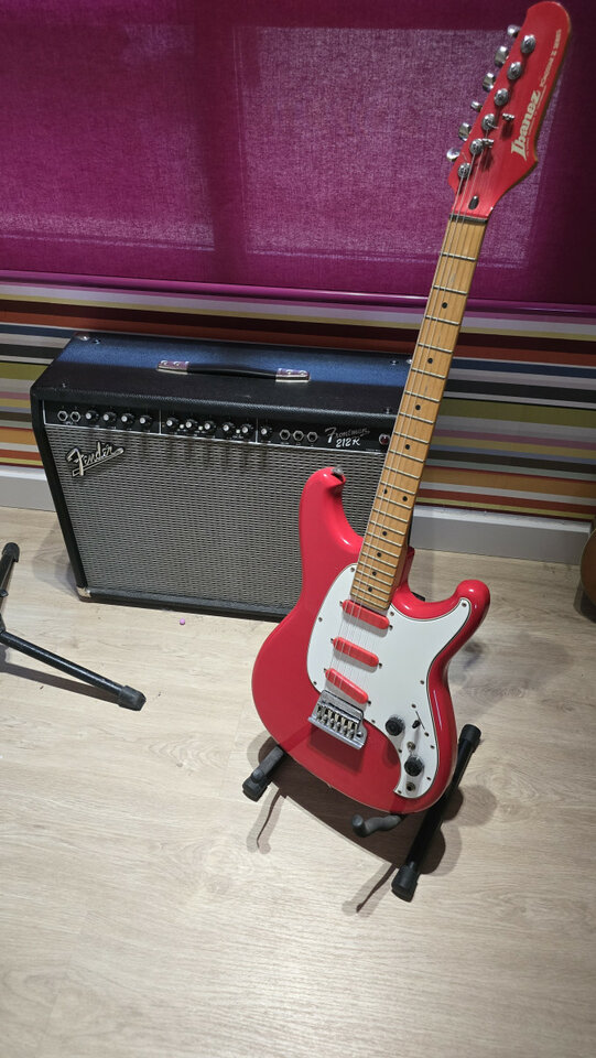 Ibanez roadstar 2 , 135 series japon 84, fender frontmam 212 r combo