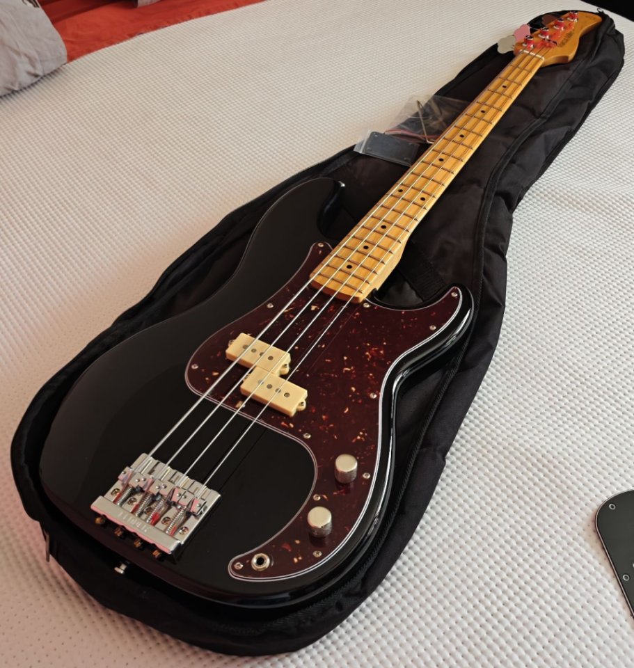 Fender Precision Sire P5 Black Bass de segunda mano · Foto 1 de 10 · Lugo · 490 €