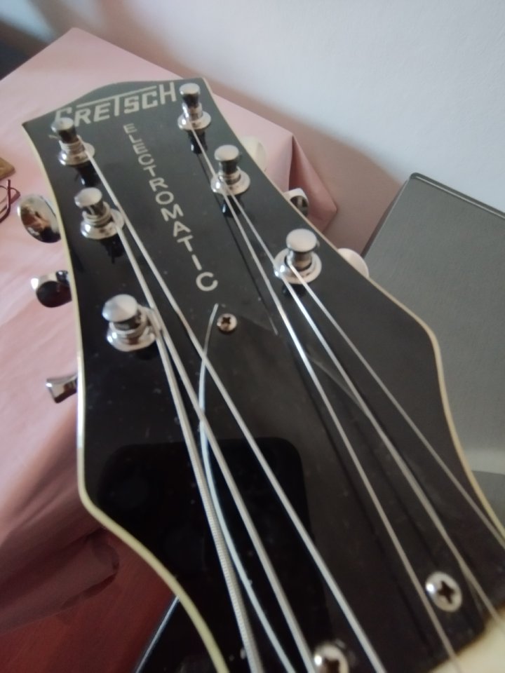 Gretsch G5248T Double Jet Gold Sparkle Top (+ estuche) de segunda mano · Foto 6 de 10 · Sevilla · 340 €