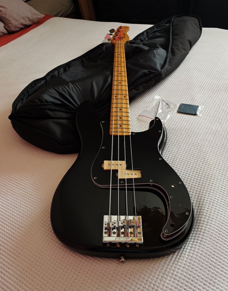 Fender Precision Sire P5 Black Bass de segunda mano · Foto 3 de 10 · Lugo · 490 €