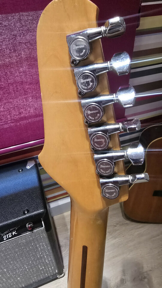 Ibanez roadstar 2 , 135 series japon 84, fender frontmam 212 r combo