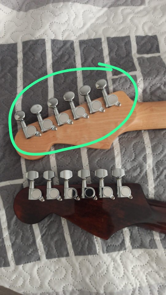 Fender squier stratocaster mejorada con amplificador Fender Mustang I V2